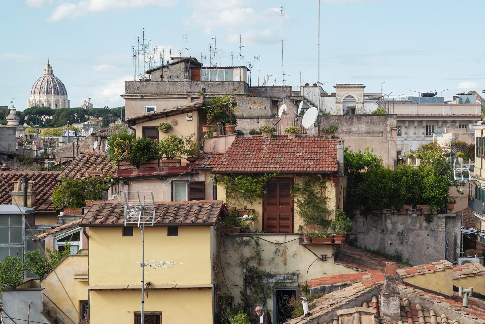 Apartment With Terrace In Via Del Pellegrino - Fromhometorome Bagian luar foto