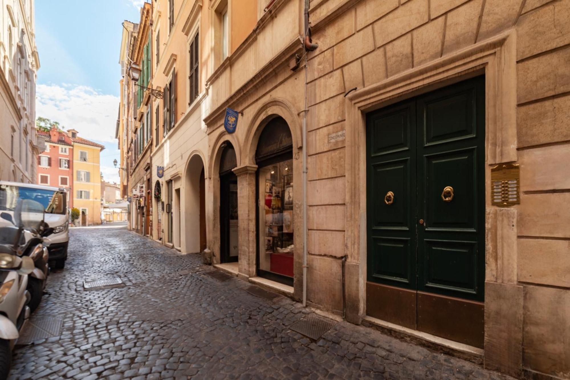 Apartment With Terrace In Via Del Pellegrino - Fromhometorome Bagian luar foto