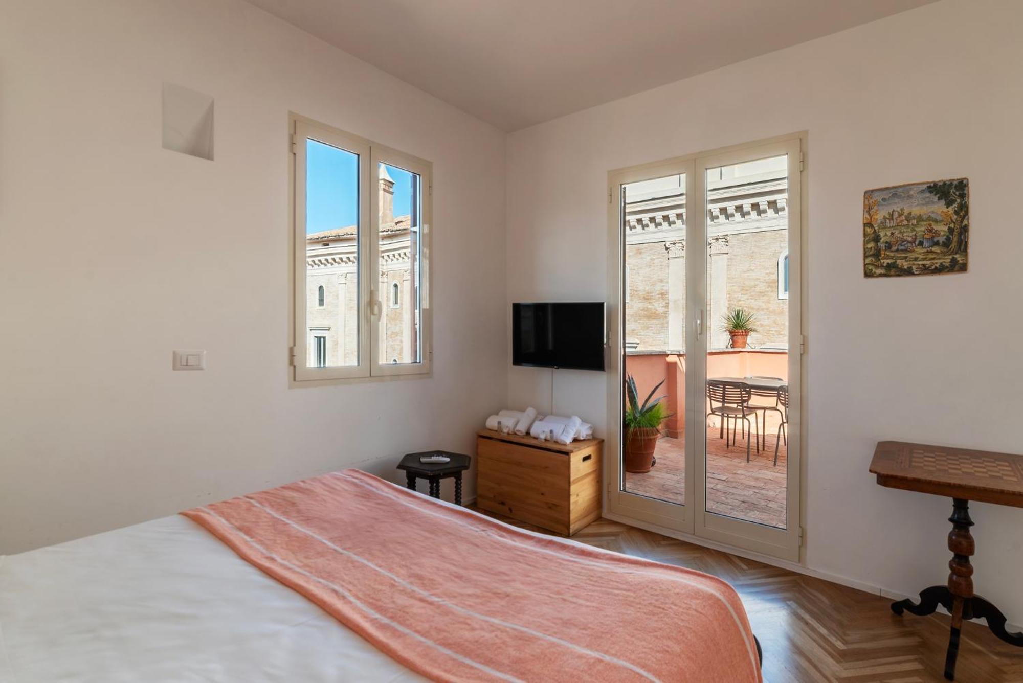 Apartment With Terrace In Via Del Pellegrino - Fromhometorome Bagian luar foto