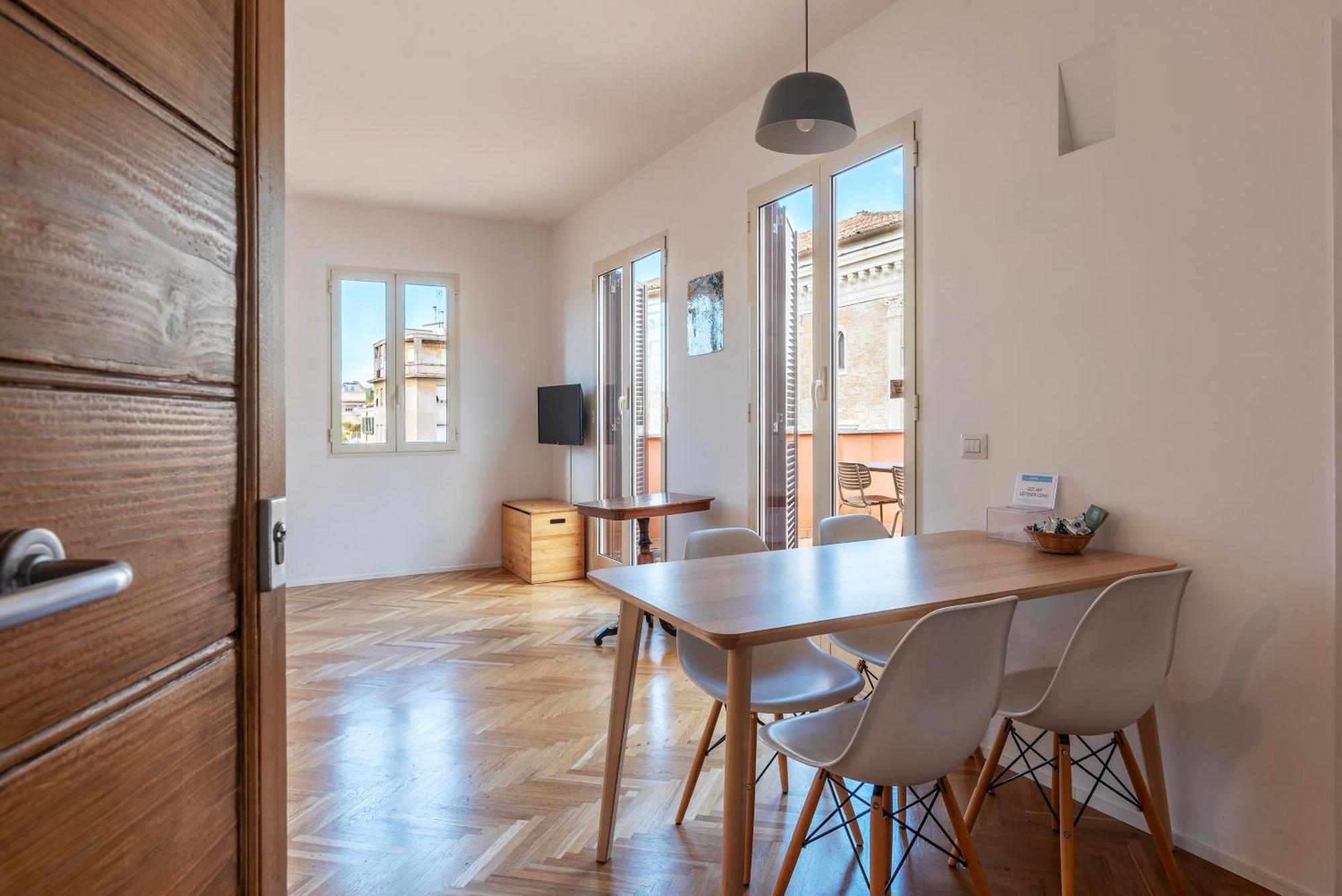 Apartment With Terrace In Via Del Pellegrino - Fromhometorome Bagian luar foto